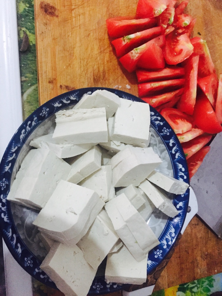 番茄豆腐的做法图解1
