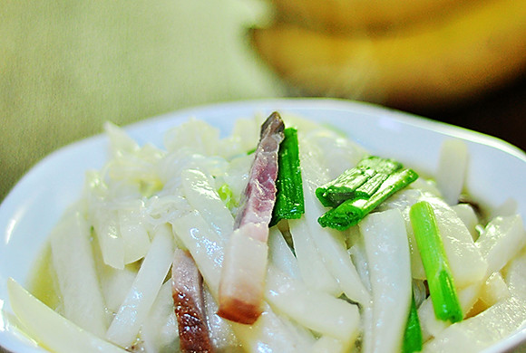 腊肉焖萝卜