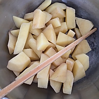 土豆炖茄子的做法图解2