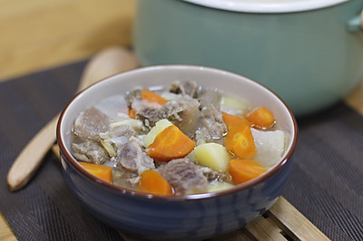 清甜炖牛肉汤