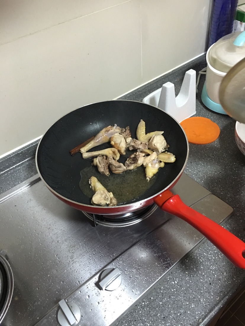 香菇土豆炖小鸡的做法图解2