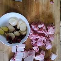 平菇烧肉的做法图解1