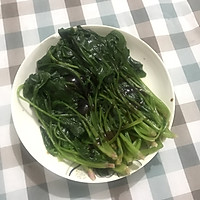 凉拌菠菜的做法图解1