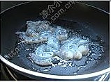 青咖喱虾酱烩茄子的做法图解1