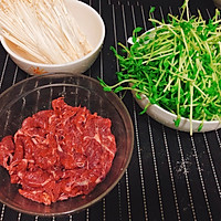 超简单的家庭版水煮牛肉片的做法图解1