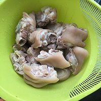 红烧猪蹄的做法图解1