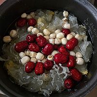 银耳莲子羹的做法图解7