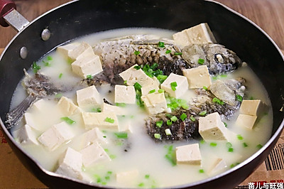 鲫鱼豆腐汤，煮出奶白鲜美鱼汤的秘诀。