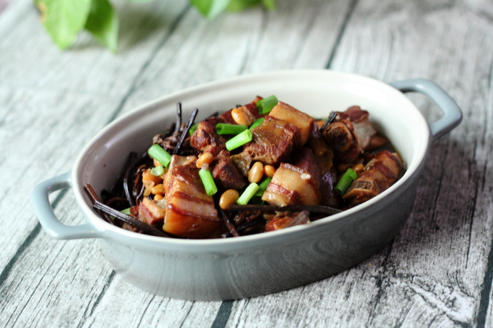蕨菜黄豆炖肉的做法