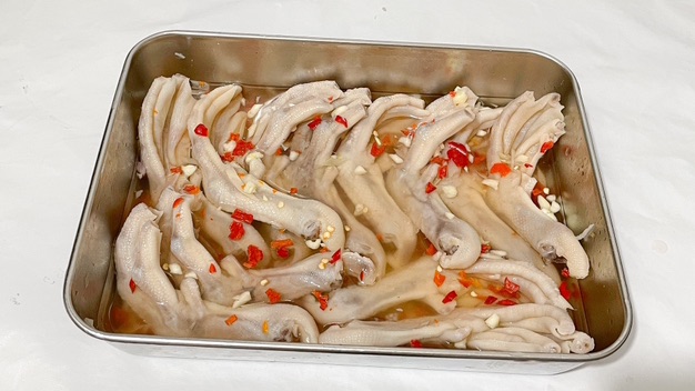 酸辣鸭爪的做法