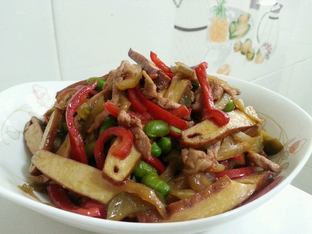 大厨分享：家常菜青椒肉丝炒香干的做法，青椒爽脆，肉丝嫩滑 - 知乎