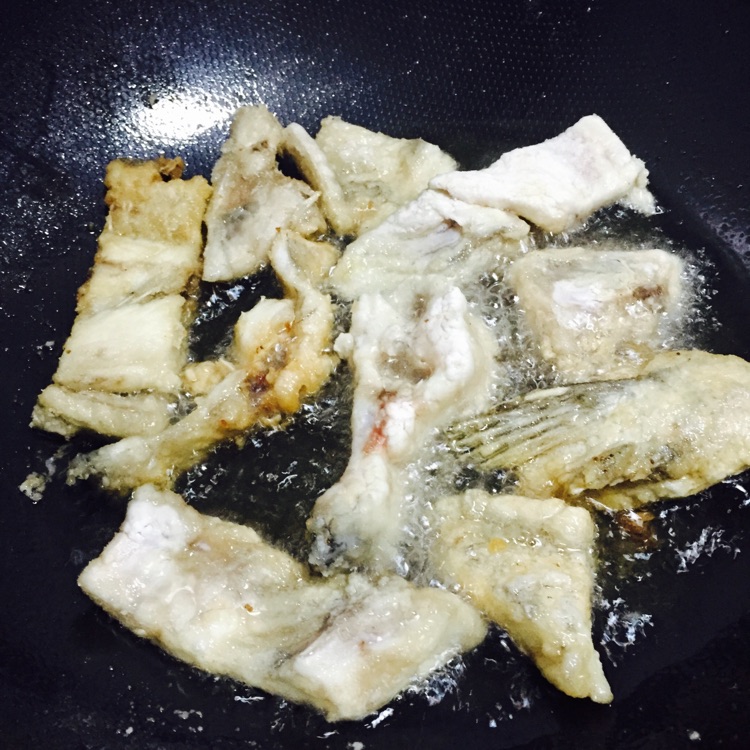甜酸鱼的做法图解4