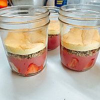 层层美味的法式草莓覆盆子罐子蛋糕的做法图解5