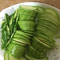 窝瓜(小瓜)炒蛋的做法图解1
