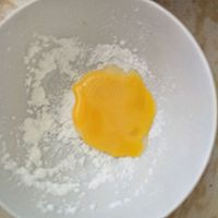 虾仁鸡蛋卷的做法图解3