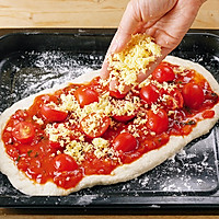 番茄奶酪比萨的做法图解6