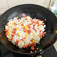火腿玉米蛋炒饭的做法图解9