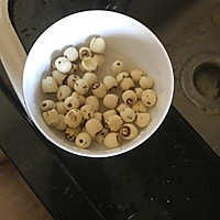 银耳莲子雪梨糖水的做法图解3