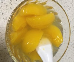 黄桃糖水的做法
