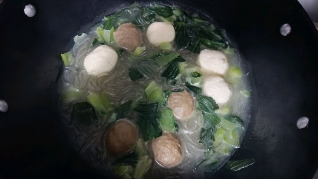 青菜肉丸粉丝汤的做法