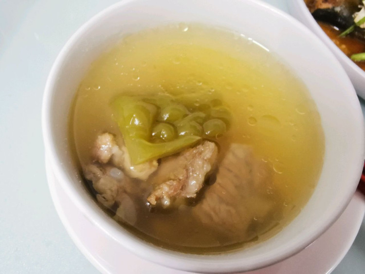 凉瓜黄豆排骨汤的做法