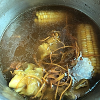 虫草玉米排骨汤的做法图解1