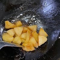 又软又甜入你的心～～拔丝苹果的做法图解7