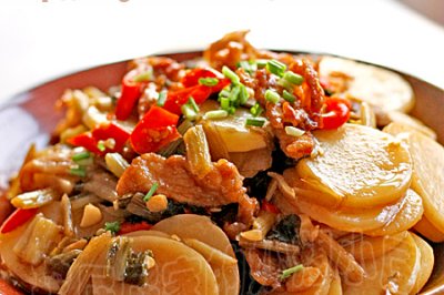 腌菜土豆烧肉片