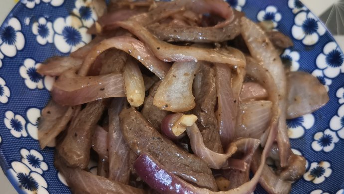 快手午餐—零基础超简单黑椒牛肉炒洋葱