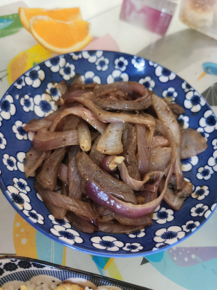 快手午餐—零基础超简单黑椒牛肉炒洋葱的做法