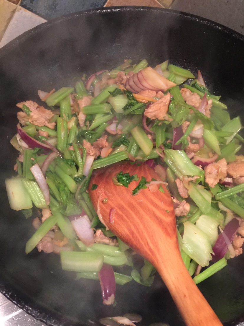 芹菜肉炒粉条的做法图解4