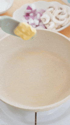 酥饼奶油蘑菇汤【宝宝辅食】的做法图解2
