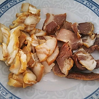 青椒炒腊肉的做法图解1