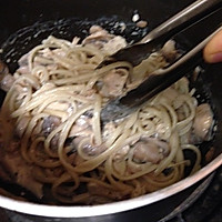 意式经典——蘑菇鸡肉白汁面的做法图解8