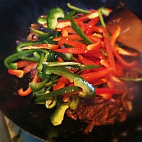 黑胡椒牛肉烩双椒的做法图解6
