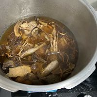 鸽子菌菇汤的做法图解4