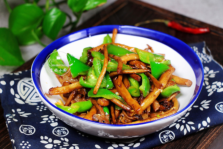 冬季下饭菜~茶树菇尖椒炒肉的做法