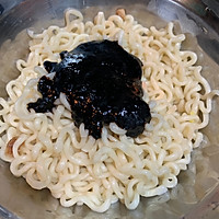 韩国炸酱面简易早餐宵夜的做法图解4