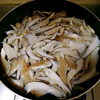 鲜蘑炒肉的做法图解2