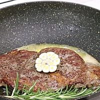 迷迭香牛排的做法图解8