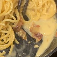 Pasta alla Carbonara培根意面的做法图解8