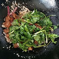 #给年味整点鲜的#黑椒牛肉炒香菜的做法图解8