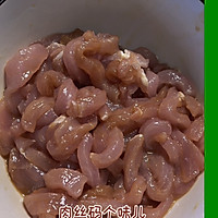 家常版芹菜肉丝，比饭店里做得还好吃！的做法图解1