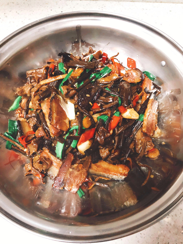 干锅茶树菇炒腊肉