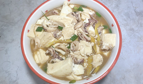鱿鱼焖豆腐