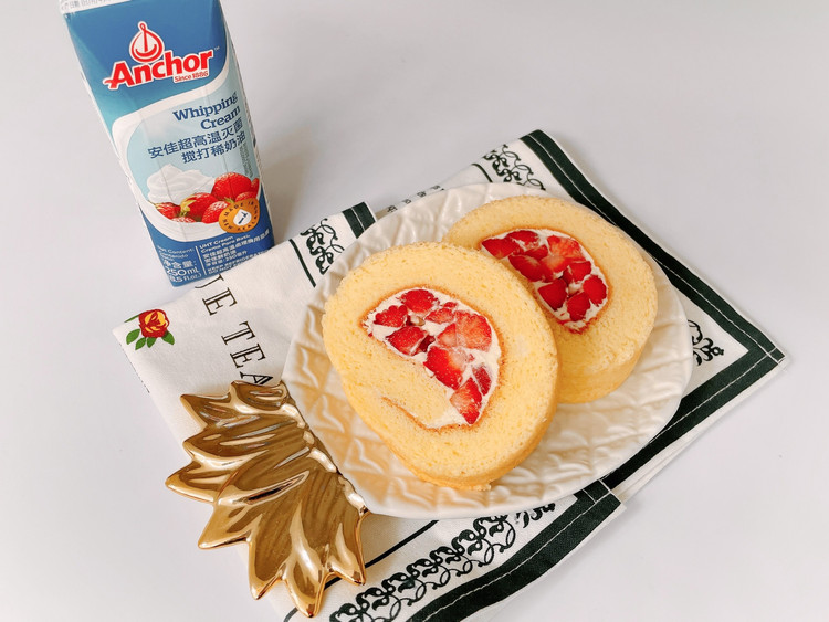 草莓奶油椰浆蛋糕卷的做法