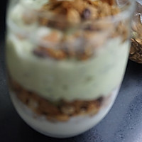 奇亚籽牛油果酸奶木糠杯#跨界烤箱 探索味来#的做法图解6