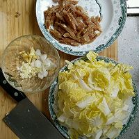 娃娃菜（白菜）炒香肠的做法图解2
