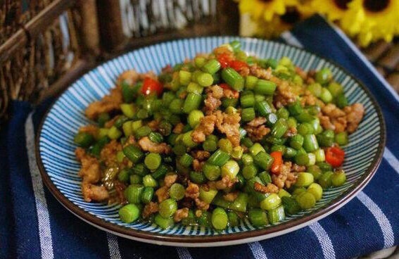 蒜苔炒肉末