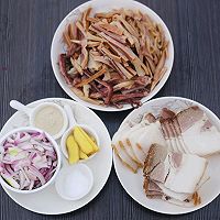 #春天肉菜这样吃#超鲜美的的鱿鱼炖五花肉汤的做法图解3
